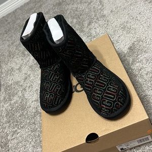 Kids Ugg Classic II Graphic Stitch 🥾 size 1 NWT